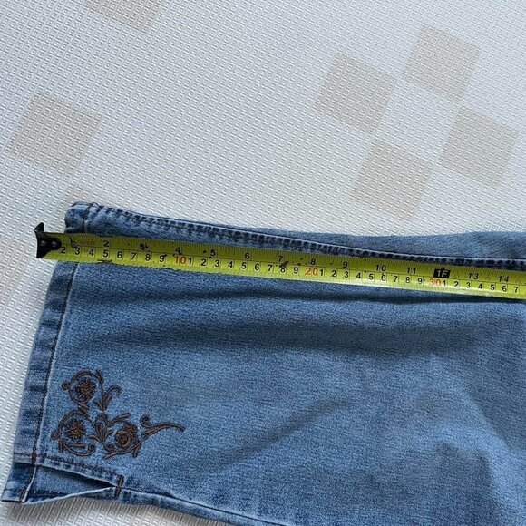 Western-Style Embroidered Floral Denim Capris Boho Chic 2010 Coachella - Picture 7 of 7